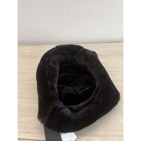 Steve Madden Black Reversible Faux Fur Suede Bucket Hat - Picture 7 of 8